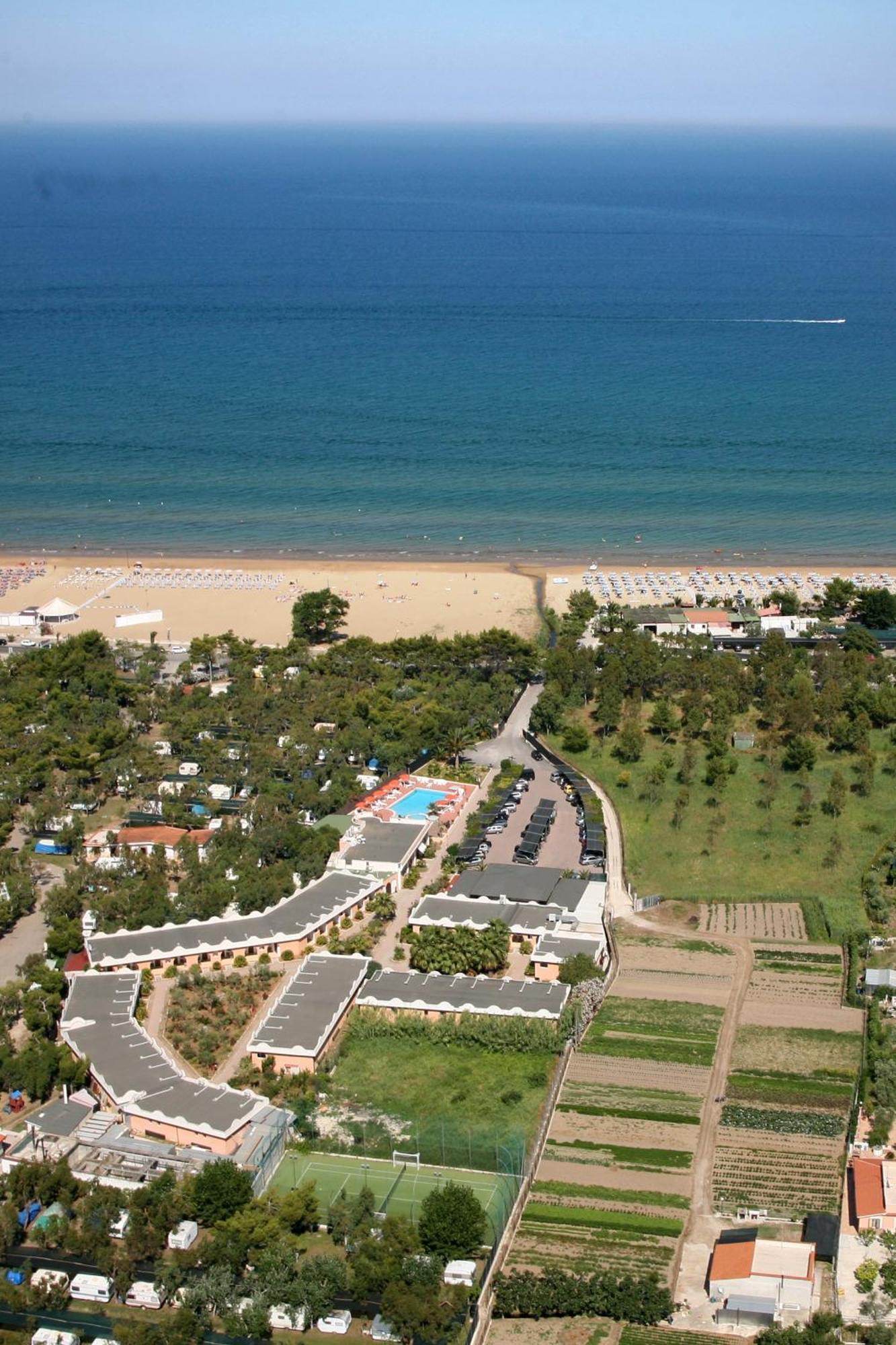 Garden Hotel Ripa เวียสเต ภายนอก รูปภาพ