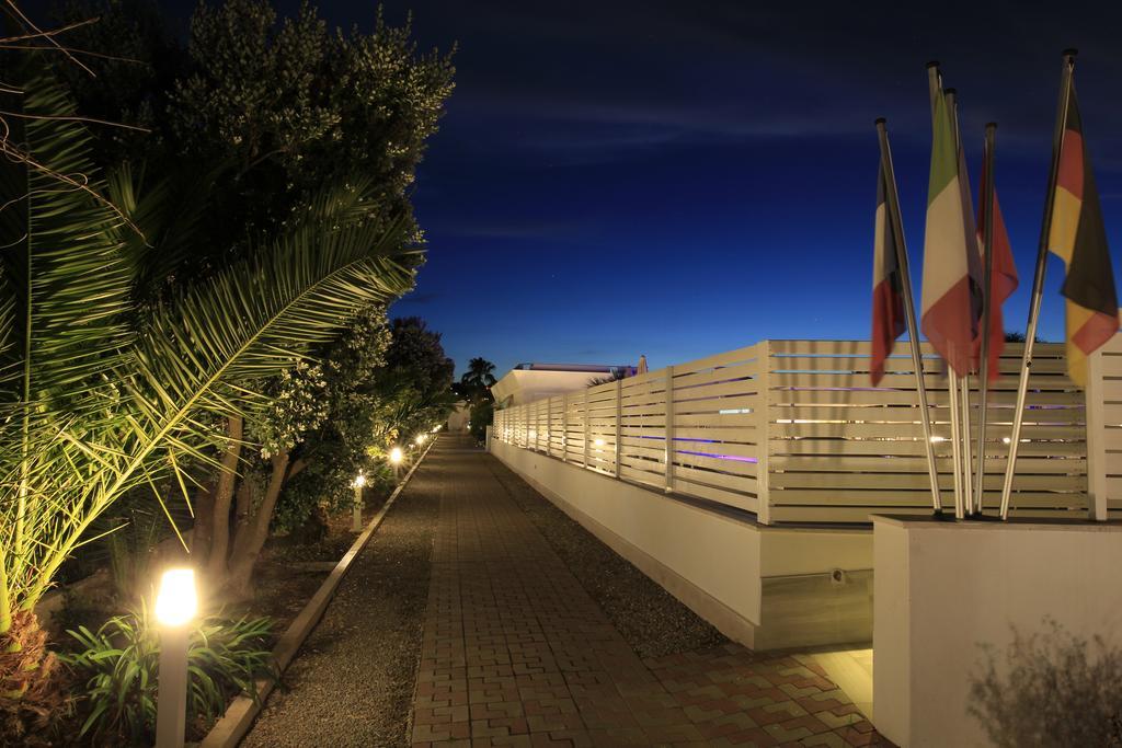 Garden Hotel Ripa เวียสเต ภายนอก รูปภาพ