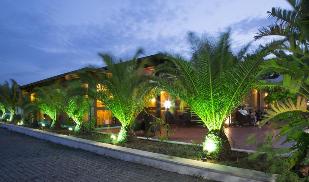 Garden Hotel Ripa เวียสเต ภายนอก รูปภาพ